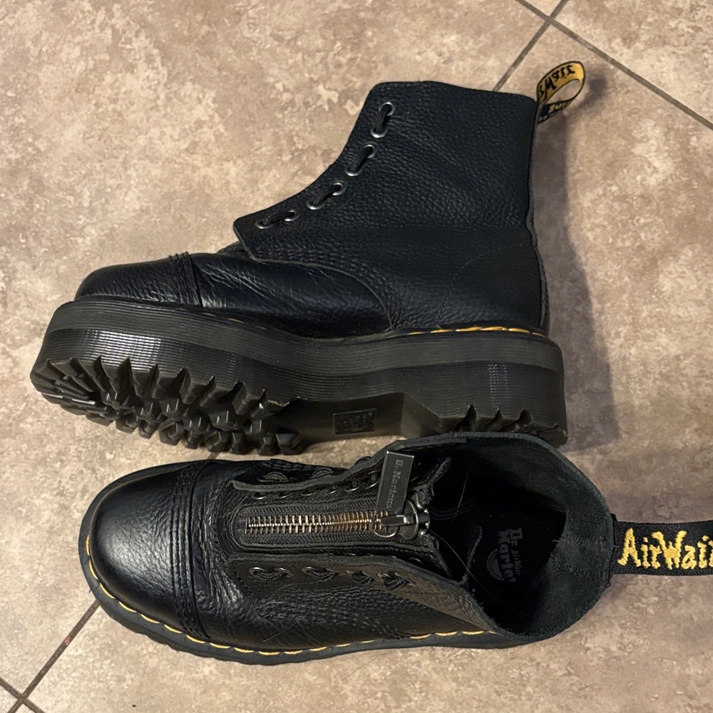 Dr Martens Black Leather Sinclair platform boots size 7.